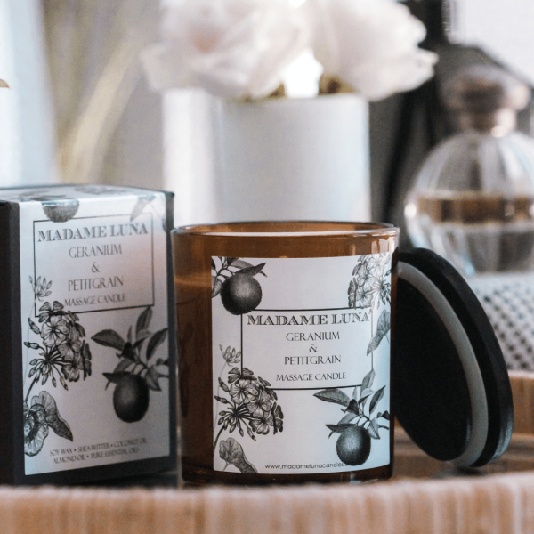 GERANIUM-PETITGRAIN-2.png Black & White Massage Candle Geranium & Petitgrain